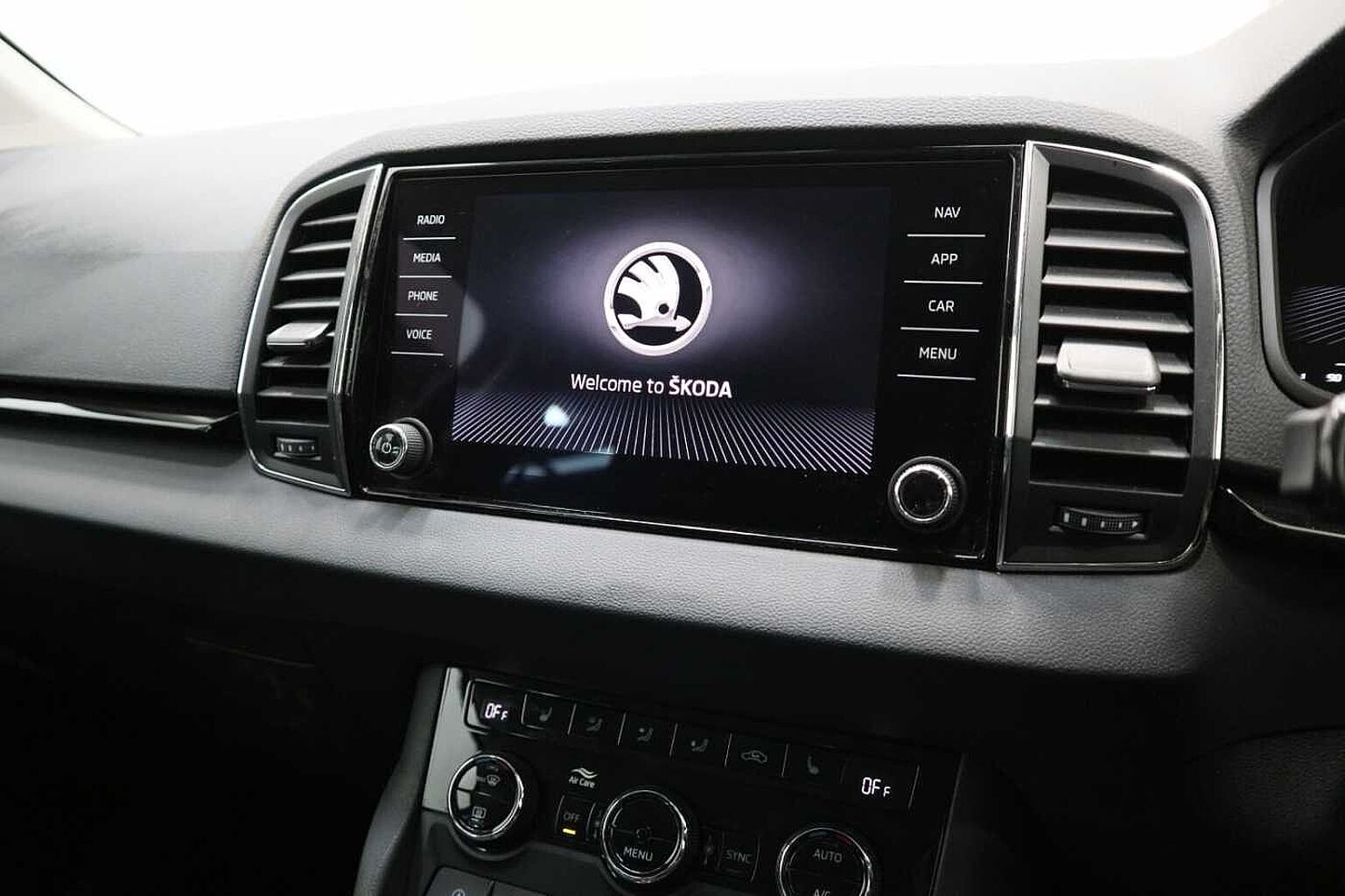 SKODA Karoq 1.0 TSI SE L 5dr